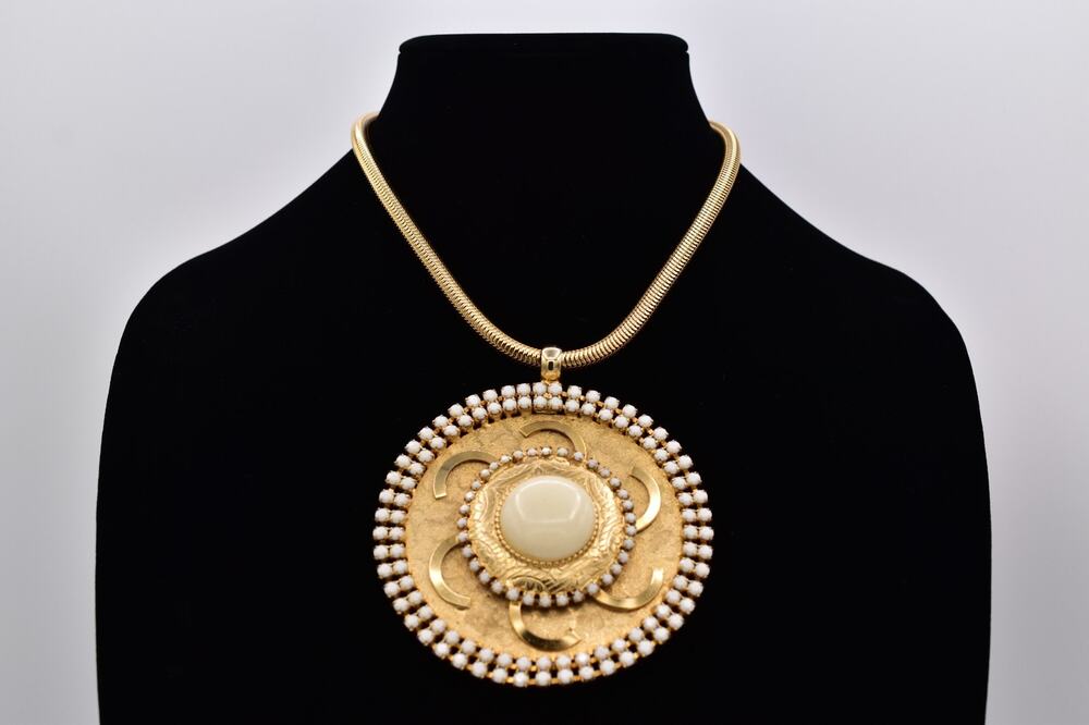 Vintage Runway Medallion Pendant Necklace Cabochon White Crystal Chunky 70s Bin1